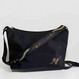 Vintage Embroidered Shoulder Bag | Model Off-Duty Aesthetic | Y2K Minimal Chic